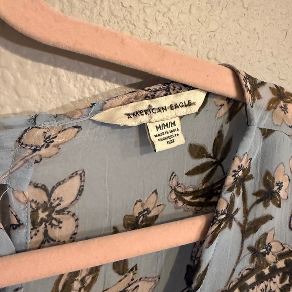 American Eagle Outfitters Floral Print Blouse in Blue and Brown. Size Medium. - Picture 3 of 10